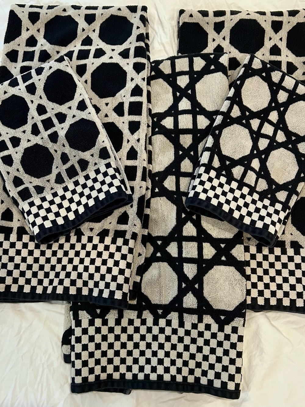 Set of 5 Mackenzie-Childs Trelis Courtly Check Towels